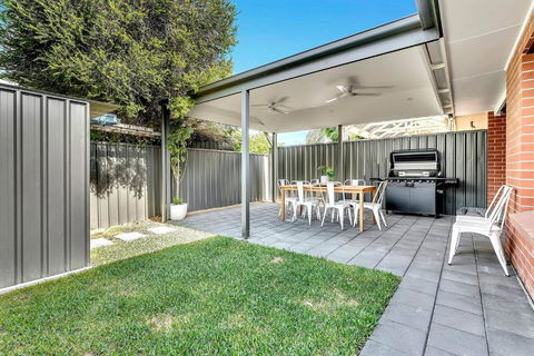 Redbrick Retreat - Generous Coastal Escape - Accommodation Kalgoorlie 3
