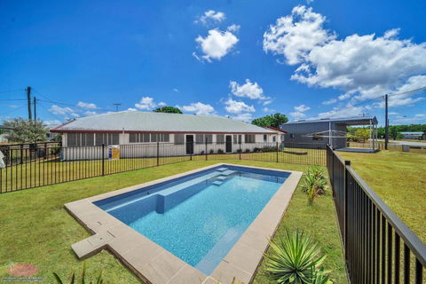 Reef Shack Beach Vibes Stroll To The Beach - Accommodation Kalgoorlie 0