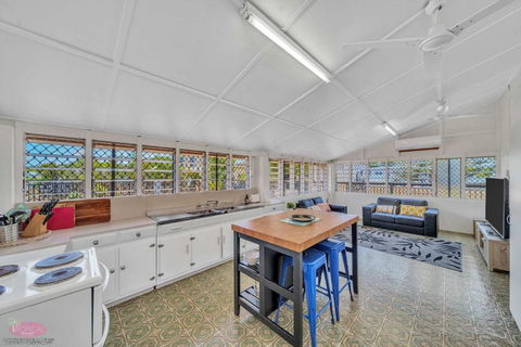 Reef Shack Beach Vibes Stroll To The Beach - Accommodation Kalgoorlie 2