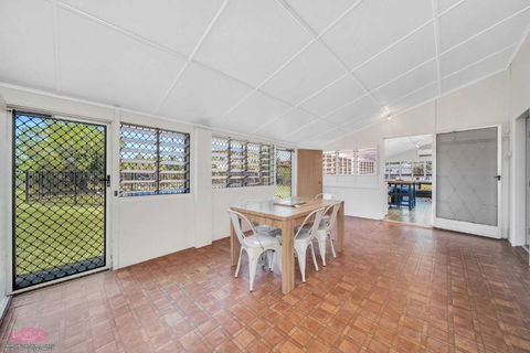 Reef Shack Beach Vibes Stroll To The Beach - Accommodation Kalgoorlie 3