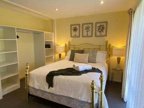 Reel & Relax: 3BR Beach House - Fish, Swim, Surf - Accommodation Kalgoorlie 2