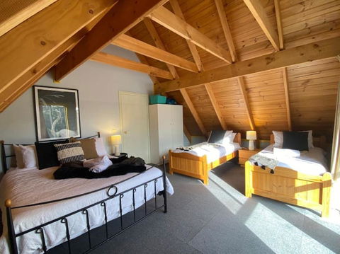 Reel & Relax: 3BR Beach House - Fish, Swim, Surf - Accommodation Kalgoorlie 3
