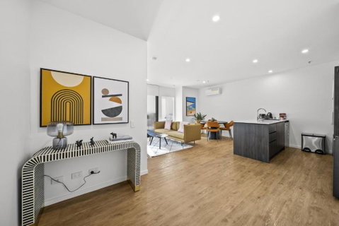 Refined 2-Bed With Luxurious Building Amenities - Accommodation Kalgoorlie 1
