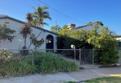 Relax At Ruby - Accommodation Kalgoorlie 0