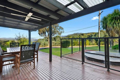 Relax In The Spa With Views Opposite Lake Eildon - Accommodation Kalgoorlie 3
