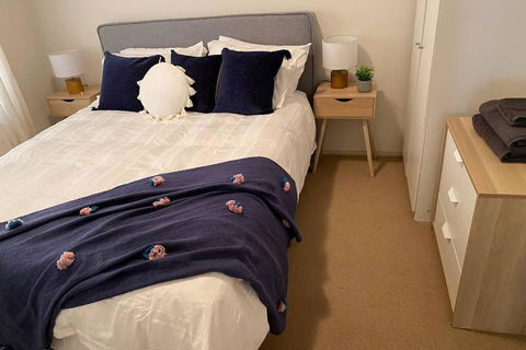 Relax In The Spa With Views Opposite Lake Eildon - Accommodation Kalgoorlie 2