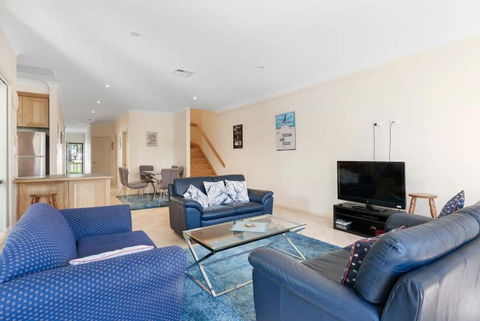 Relax On Charles St - 4A Charles Street Port Elliot - BYO Linen - Accommodation Kalgoorlie 1