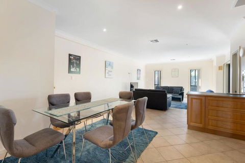 Relax On Charles St - 4A Charles Street Port Elliot - BYO Linen - Accommodation Kalgoorlie 2