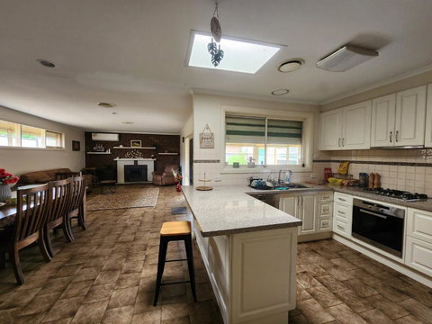 Relax, Refresh, Rejuvenate In Luxury And Convenience - Accommodation Kalgoorlie 1