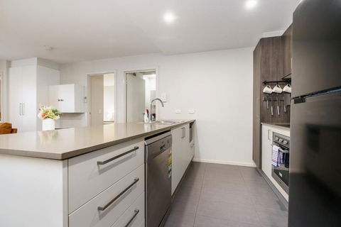 Relaxing 2BR Stay Near South Point Tuggeranong - Accommodation Kalgoorlie 2