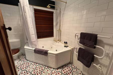 Renovated Cottage Near Cataract Gorge Launceston - Accommodation Kalgoorlie 3