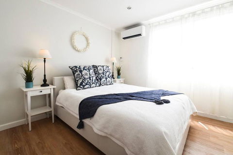 Resort-style Coastal Living With Balcony & Pool - Accommodation Kalgoorlie 1