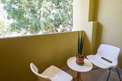 Resort-style Coastal Living With Balcony & Pool - Accommodation Kalgoorlie 3