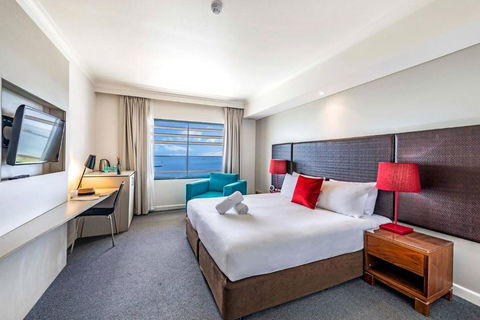 Resort Style King Pad With Sparkling Sea Views - Accommodation Kalgoorlie 0