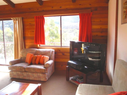 Retro 2 Bedroom Apartment - Accommodation Kalgoorlie 3