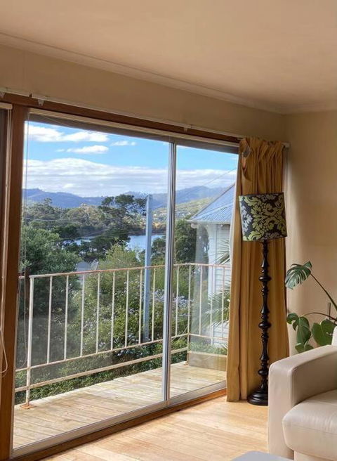 Retro Apartment Cornelian Bay - Water Views - Accommodation Kalgoorlie 2