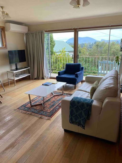 Retro Apartment Cornelian Bay - Water Views - Accommodation Kalgoorlie 1