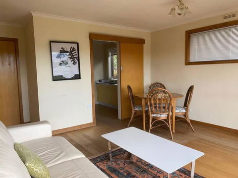 Retro Apartment Cornelian Bay - Water Views - Accommodation Kalgoorlie 3