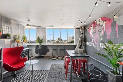 Retro Chic Vibes, Tropical Pool & Prime Location - Accommodation Kalgoorlie 0