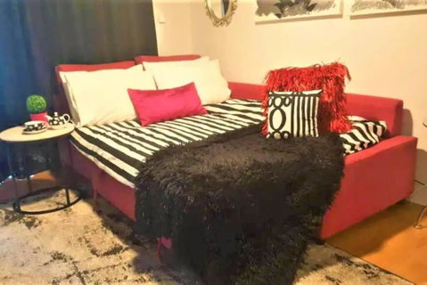 Retro Chic Vibes, Tropical Pool & Prime Location - Accommodation Kalgoorlie 1
