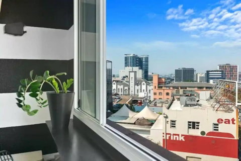 Retro Chic Vibes, Tropical Pool & Prime Location - Accommodation Kalgoorlie 2