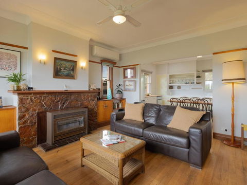 Retro Retreat - Accommodation Kalgoorlie 0