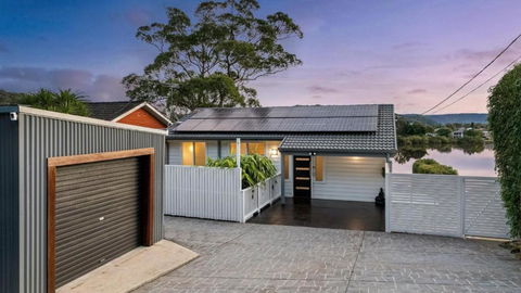 Riverside Retreat - Absolute Waterfront - Accommodation Kalgoorlie 2