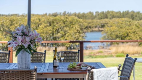 Riverside Retreat, Coolangatta, Near Seven Mile Beach - Accommodation Kalgoorlie 2