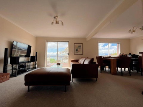 Riveting House With Incredible Water-view At SandyBay - Accommodation Kalgoorlie 3
