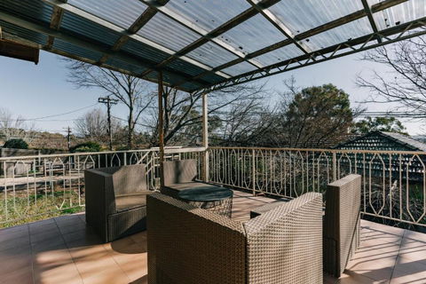 Restful Canberra Retreat In Spacious Terrace Home - Accommodation Kalgoorlie 2