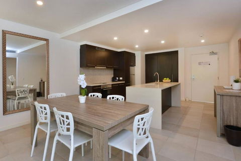 Resort-style Swim Out - A True Tropical Oasis - Accommodation Kalgoorlie 3