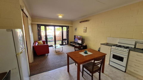 Rise N Shine - Affordable 50sqm Garden Apartment - Accommodation Kalgoorlie 3
