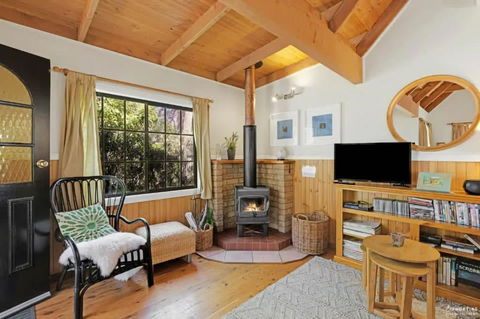 Romantic Tricklebeck Spa Cottage - Accommodation Kalgoorlie 1