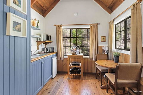 Romantic Tricklebeck Spa Cottage - Accommodation Kalgoorlie 3