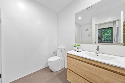 Rooftop 2 Bed Apt With Terrace At Newtown MHS - Accommodation Kalgoorlie 2