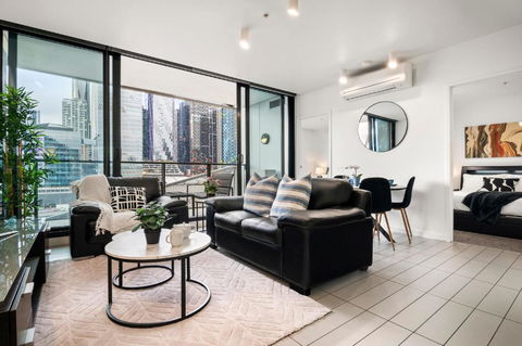 Rooftop Pool 2BR Apartment At Marvel Stadium With Free Parking - Accommodation Kalgoorlie 0