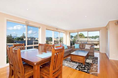 Rose - Accommodation Kalgoorlie 0