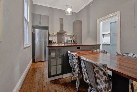 Rose Cottage - Stroll To CBD, Leafy Setting - Accommodation Kalgoorlie 1