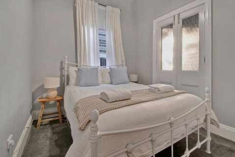 Rose Cottage - Stroll To CBD, Leafy Setting - Accommodation Kalgoorlie 2