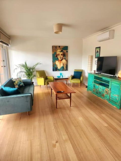 Rosebud Retro Retreat - Accommodation Kalgoorlie 0