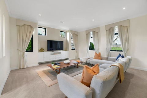 Roselawn Retreat - Pool, Incredible Views, Sleeps 8 - Accommodation Kalgoorlie 1