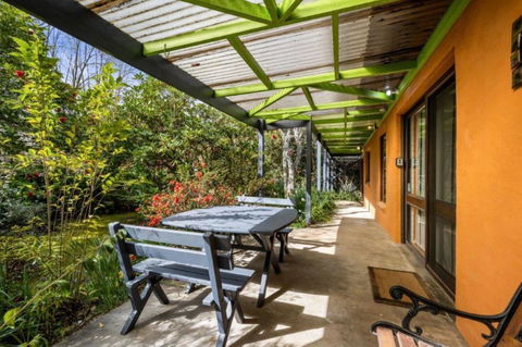 Roses On The River - An Absolute River Frontage Cottage - Accommodation Kalgoorlie 2