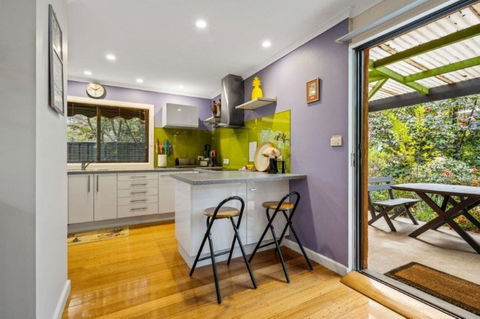 Roses On The River - An Absolute River Frontage Cottage - Accommodation Kalgoorlie 3