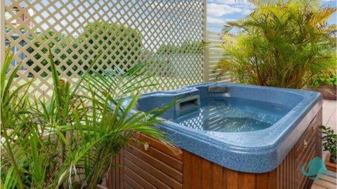 Rosies Retreat - 300m To The Sandy Shores Of Caves Beach - Accommodation Kalgoorlie 0