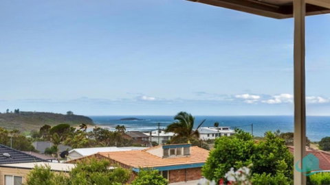 Rosies Retreat - 300m To The Sandy Shores Of Caves Beach - Accommodation Kalgoorlie 1