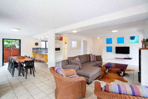 Ross Cres Spacious Private Beach House - Accommodation Kalgoorlie 2
