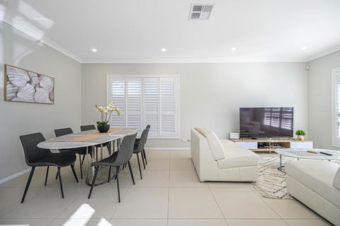 Rousehill Sweet Spacious 4BR Quiet House - Accommodation Kalgoorlie 2