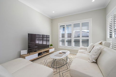 Rousehill Sweet Spacious 4BR Quiet House - Accommodation Kalgoorlie 0