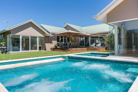 Royadie Resort - Pool Spa Tennis 500m To Beach - Accommodation Kalgoorlie 0