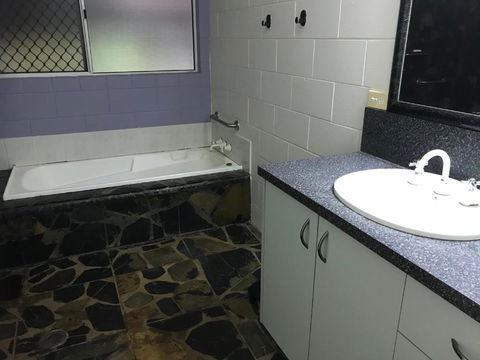 Royal Palm Cottage, Entire Two Bedroom 2 Bathroom House With Pool - Accommodation Kalgoorlie 3